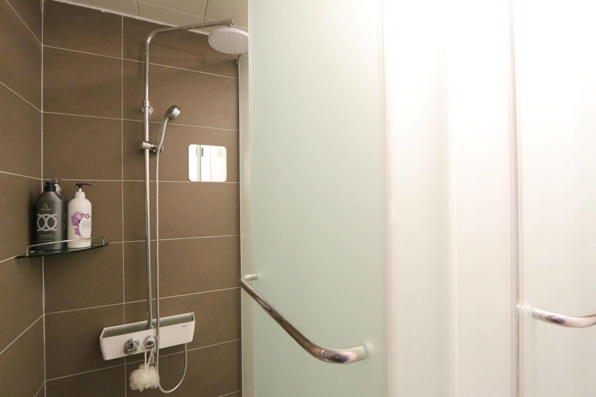 Blueboat Hostel Кьонджу Екстер'єр фото