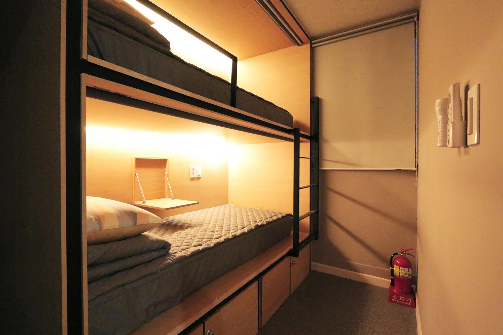 Blueboat Hostel Кьонджу Екстер'єр фото