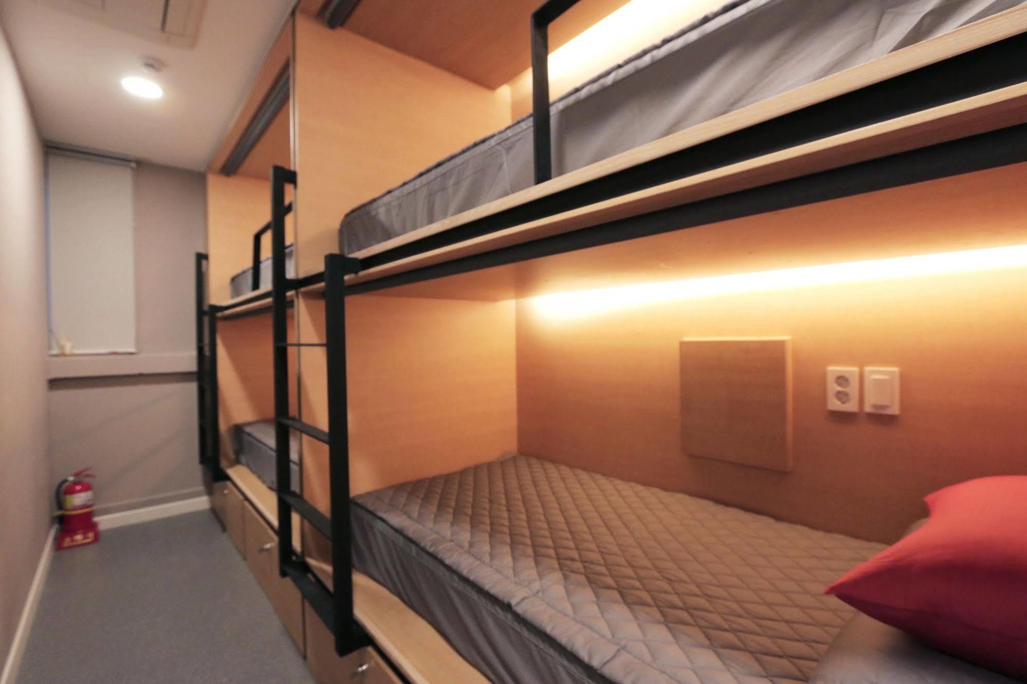 Blueboat Hostel Кьонджу Екстер'єр фото