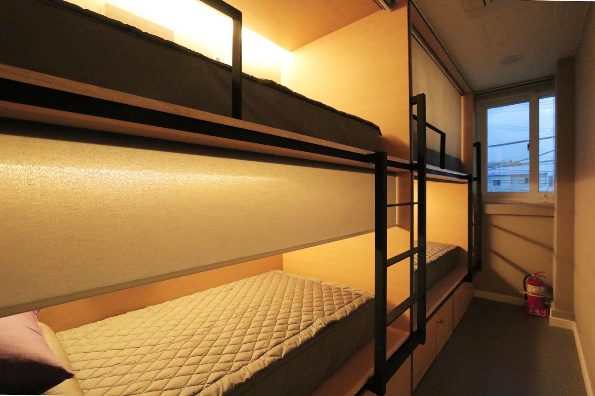 Blueboat Hostel Кьонджу Екстер'єр фото